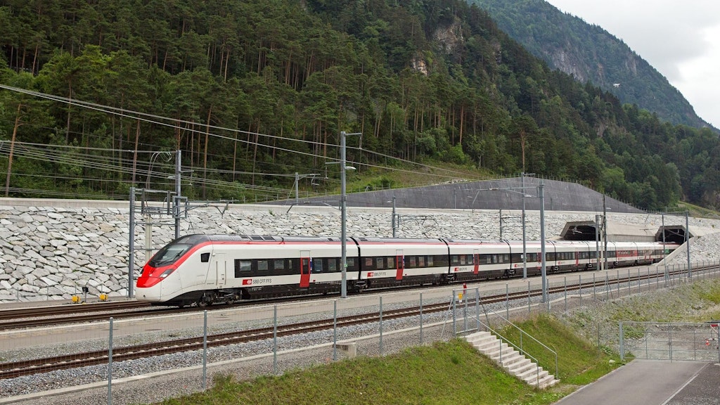 Vue sur le portail nord du tunnel du Saint-Gothard localisé à Erstfeld dans le canton d'Uri.