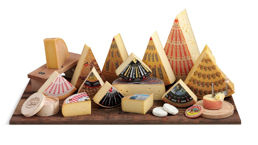 Самые известные швейцарские сорта сыра на одном столе.