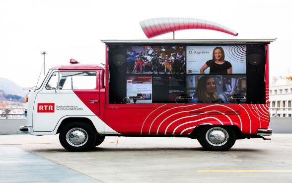 A vehicle of Radiotelevisiun Svizra Rumantscha