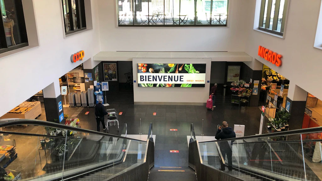 Entrance to the Coop and Migros supermarkets.