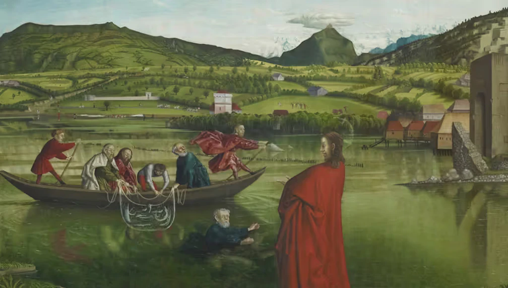 Escena religiosa con Jesús vestido de rojo junto a un lago, pescadores en una barca y un paisaje verde y montañoso al fondo.
