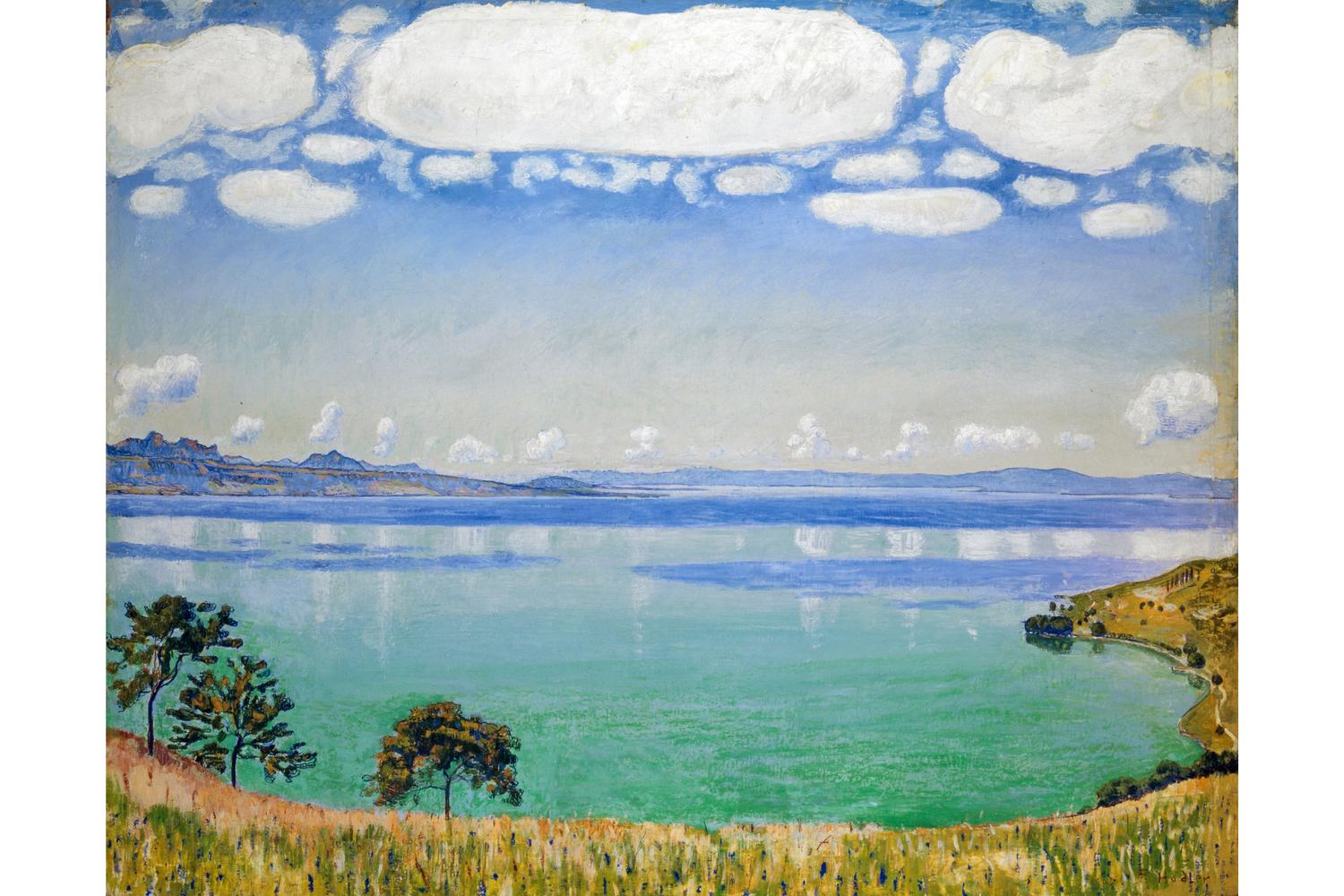 Vue du Léman depuis Chexbres, paysage peint par Ferdinand Hodler en 1905, avec ciel bleu, nuages blancs et collines verdoyantes au premier plan.