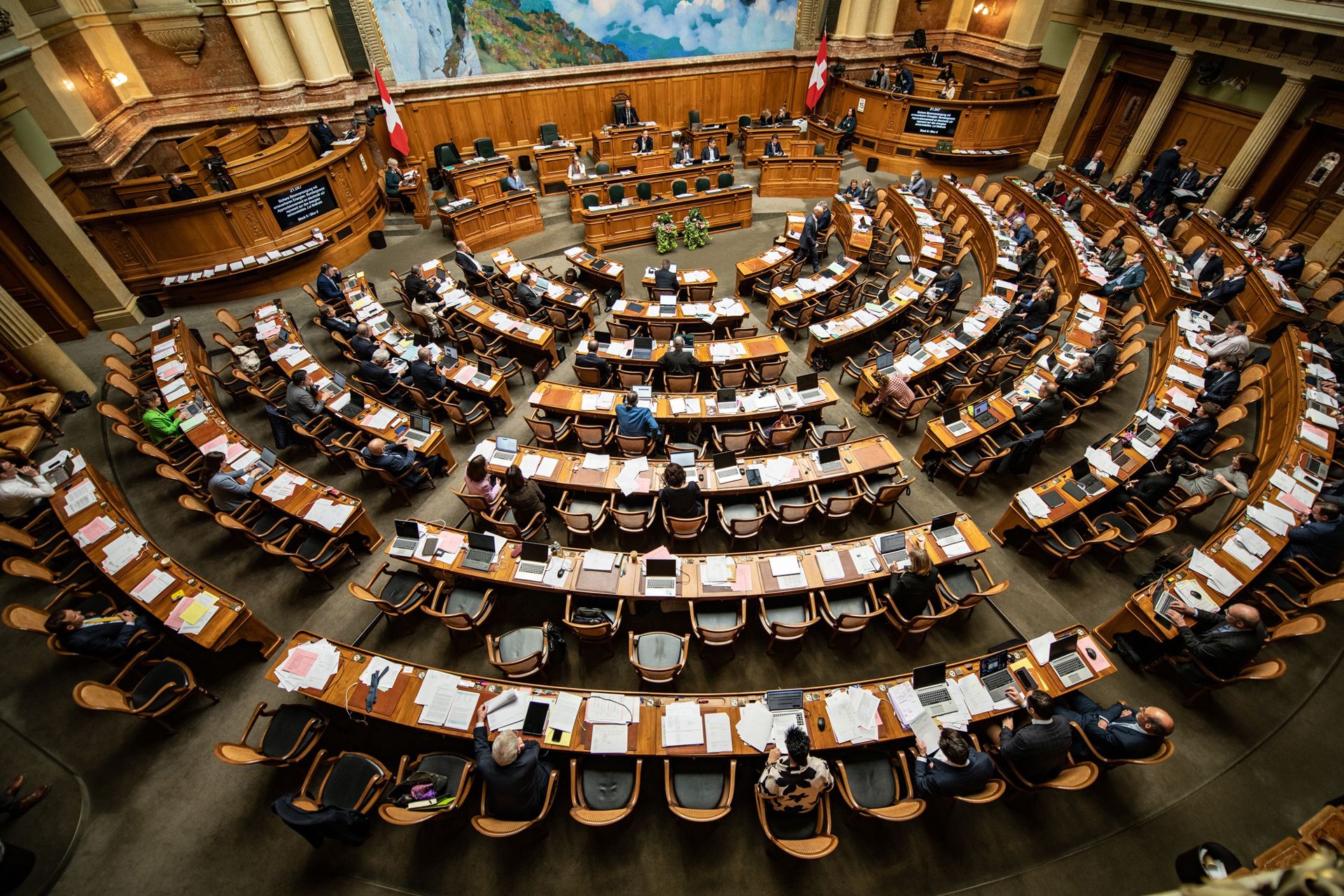 Des parlementaires dans la salle du Conseil national