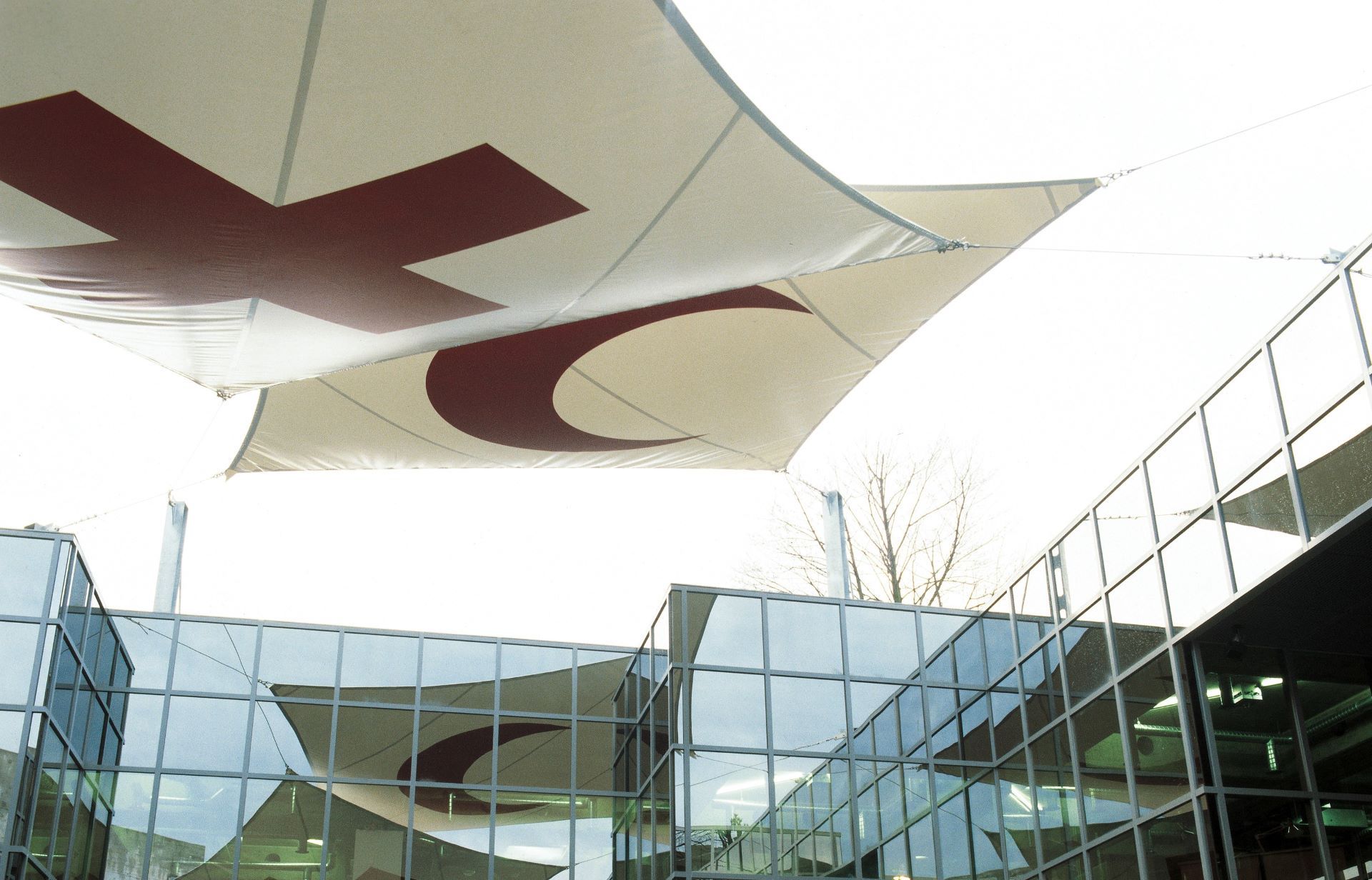 Drapeaux des emblèmes protecteurs du CICR