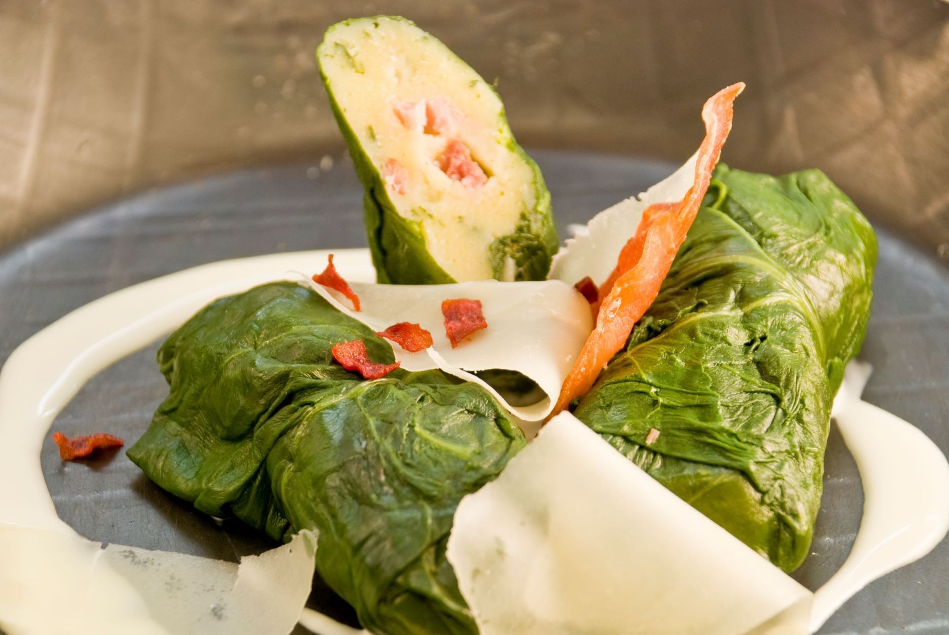 Capuns: Involtini di bietola, ripieni di impasto per Spätzli e pezzi di carne.