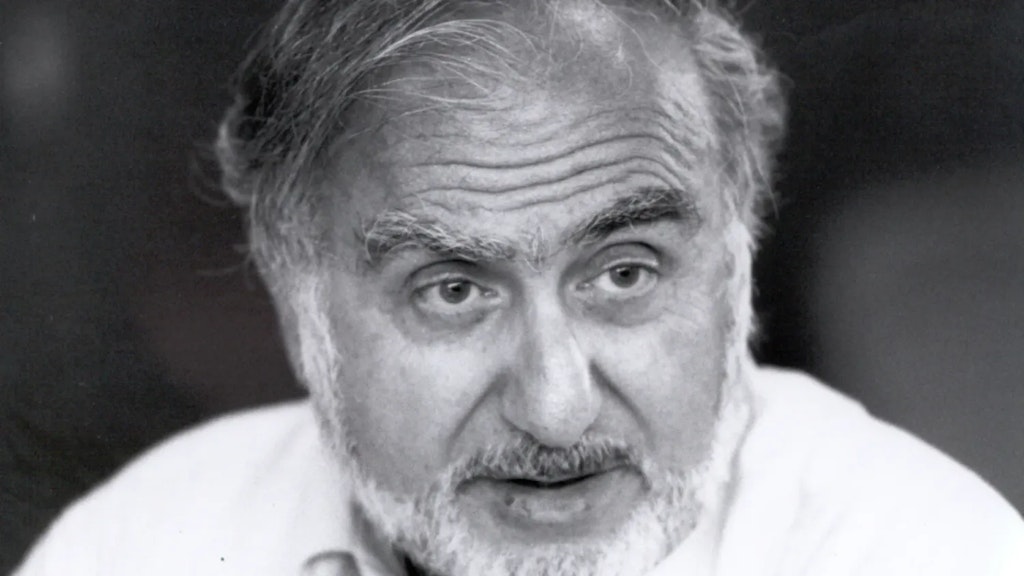 Ritratto in bianco e nero di un uomo anziano con barba grigia che guarda leggermente a destra.